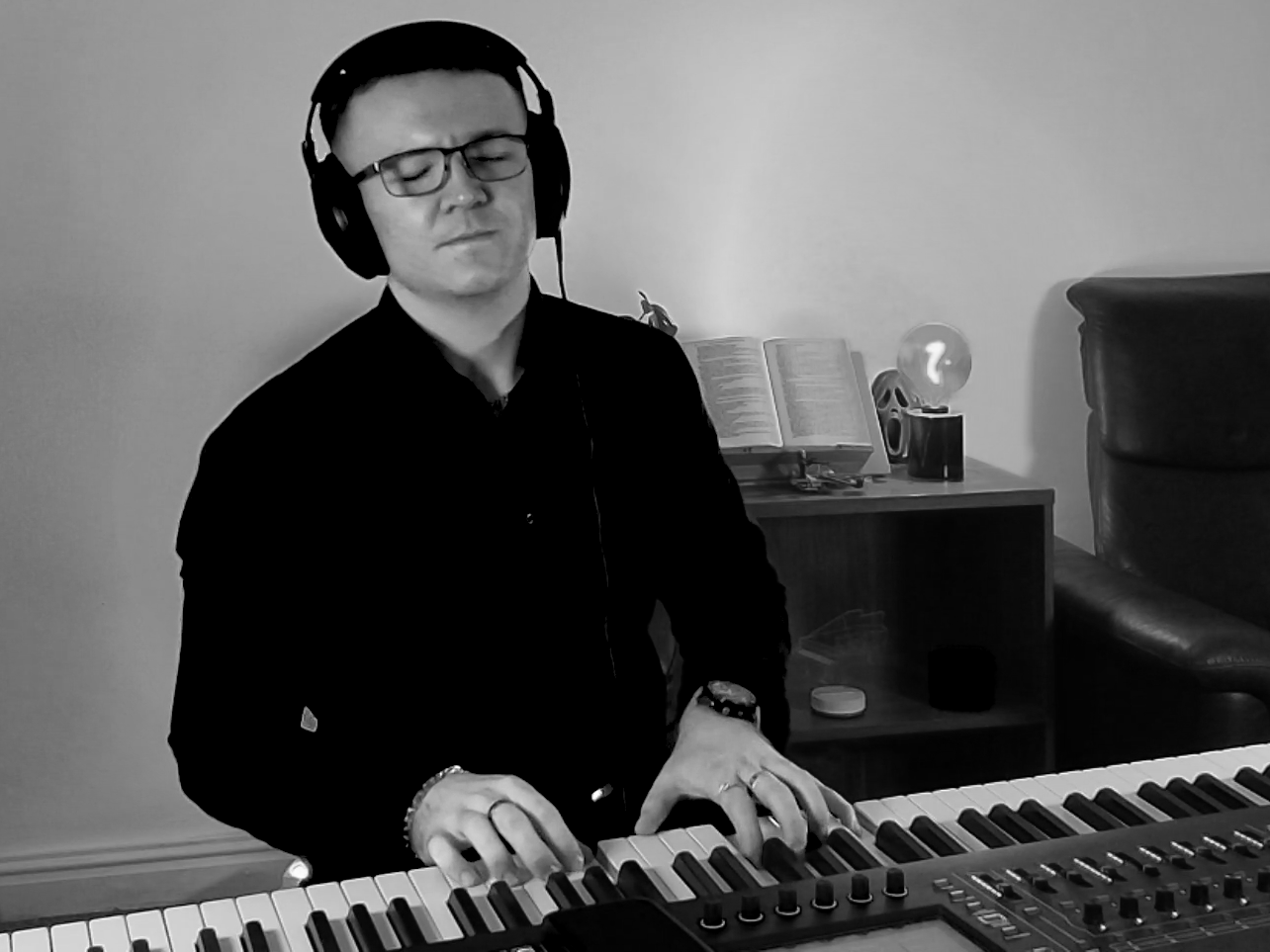 Sam Performing on Stream